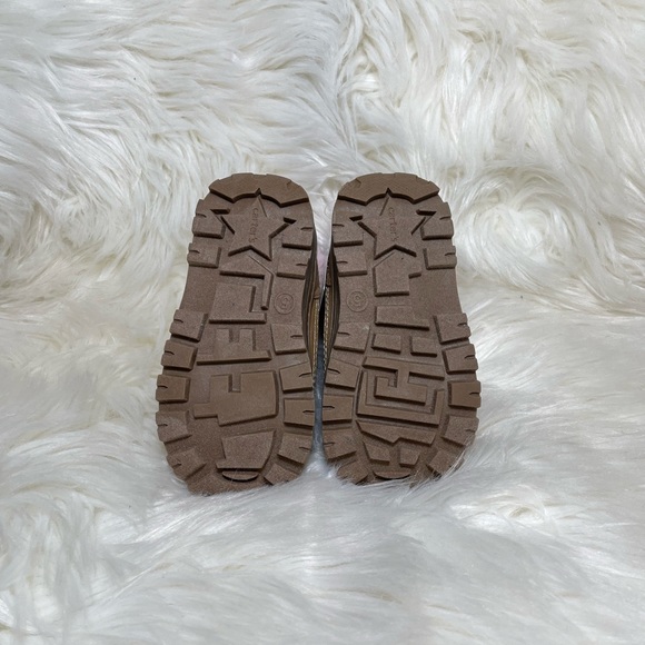 Brand new Carter's toddler snow boots! - Picture 4 of 4